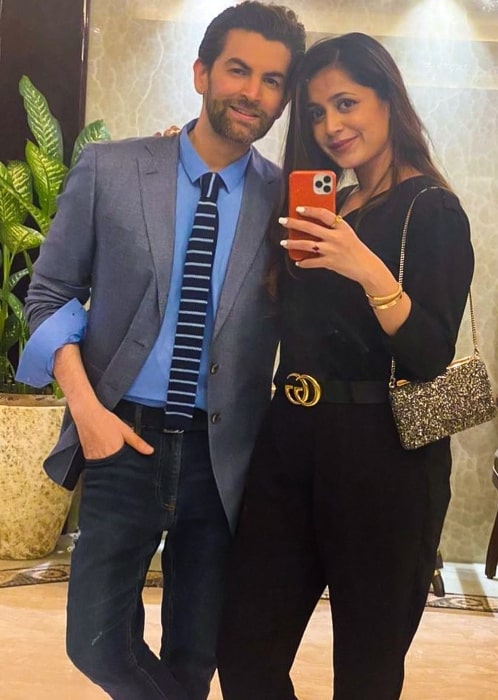 Neil Nitin Mukesh as seen while smiling in a mirror selfie with wife Rukmini Neil Mukesh in June 2022