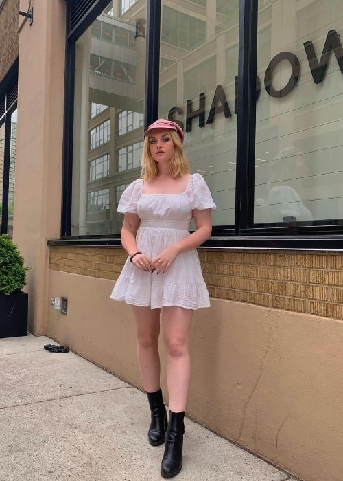 Shannon Berry as seen while posing for a picture in Brooklyn, New York in May 2022