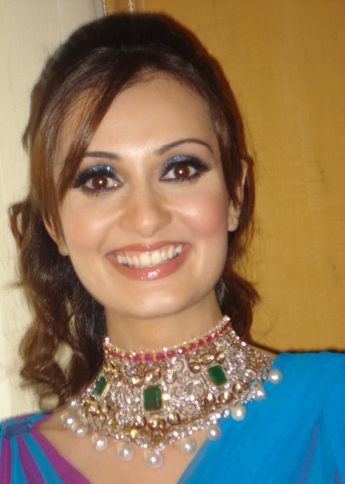 Vaishali Desai at the IIJW as the Show Stopper for jeweler Naresh Kriplani in 2010