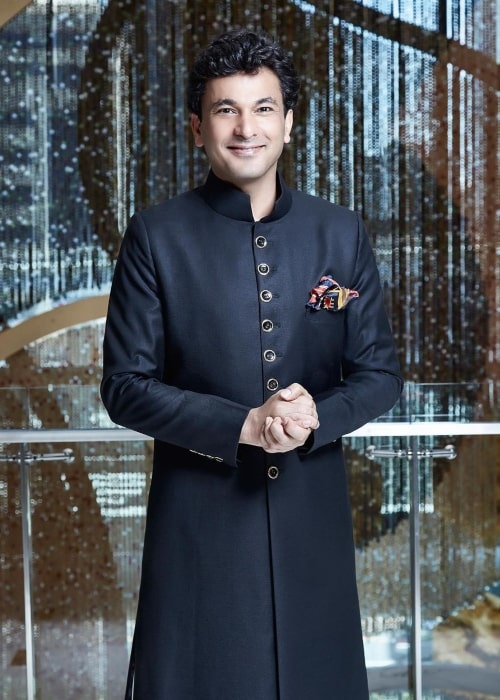 Vikas Khanna as seen in an Instagram Post in April 2022