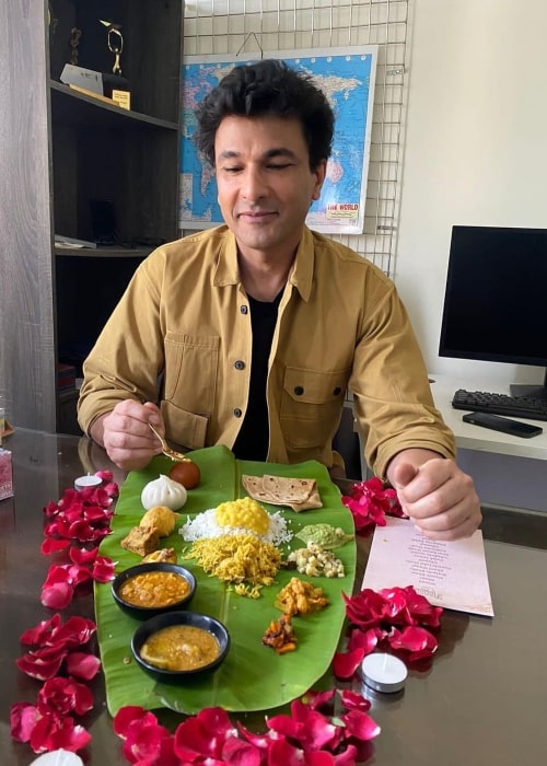 Vikas Khanna as seen in an Instagram Post in February 2022