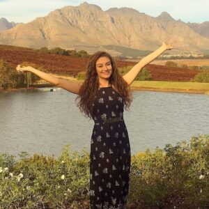 Amber Doig-Thorne Height, Weight, Age, Boyfriends, Biography, Facts