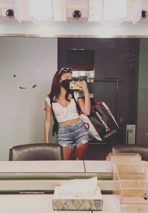 Analise Scarpaci sharing her selfie in May 2022