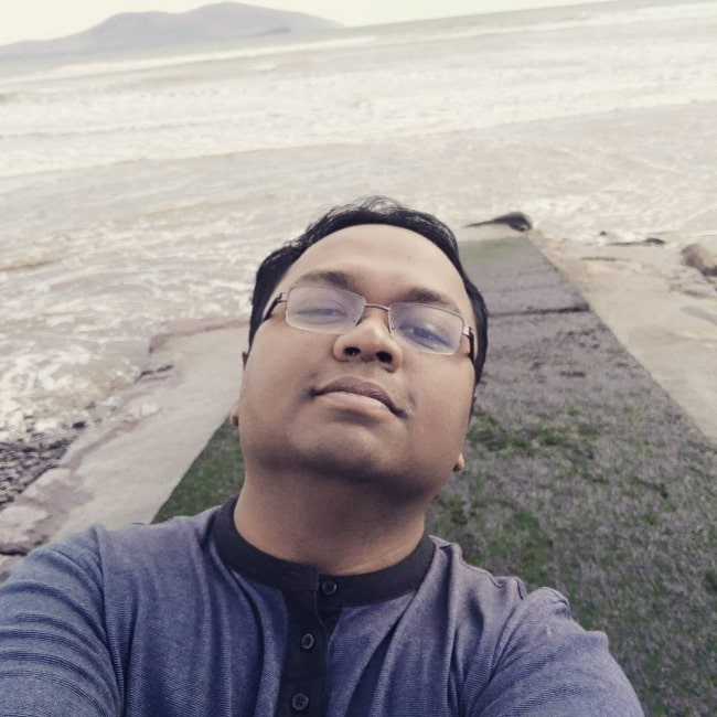 Biswapati Sarkar taking a selfie at the Ring Of Kerry in Ireland