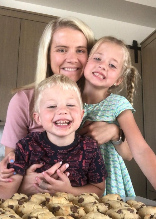 Elizabeth Smart as seen in a picture with her children Chloé and James in August 2021