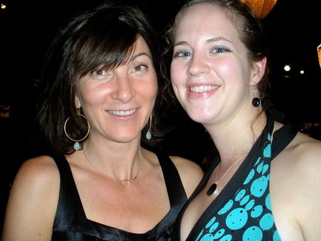Eve Best (left) as seen with Melissa in 2009