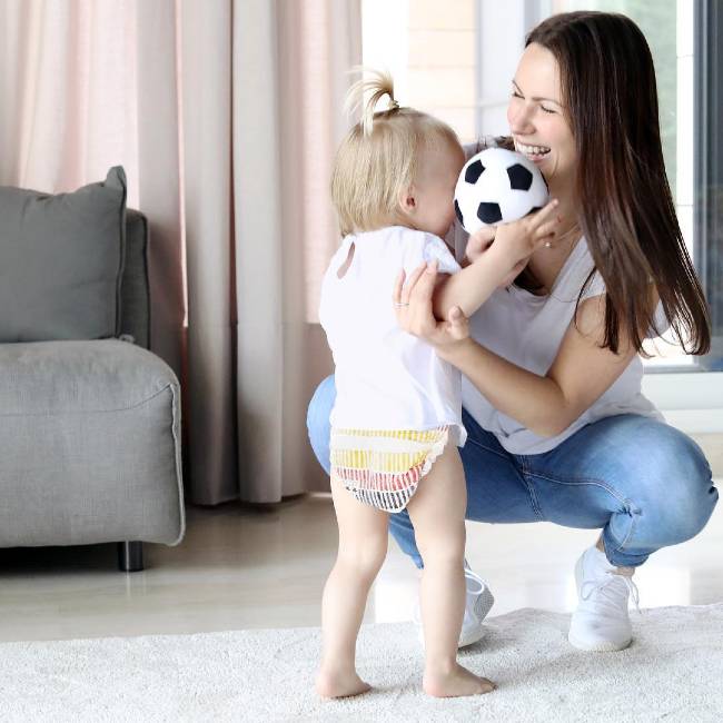 Jessica seen with her daughter Amelie in May 2018