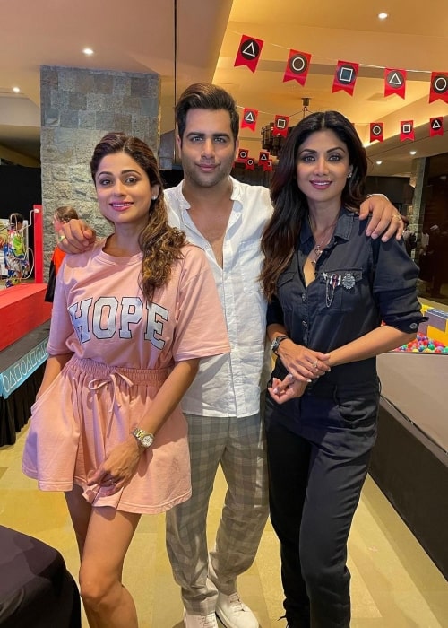 Rajiv Adatia as seen in a picture with sister Shilpa and Shamita Shetty in May 2022