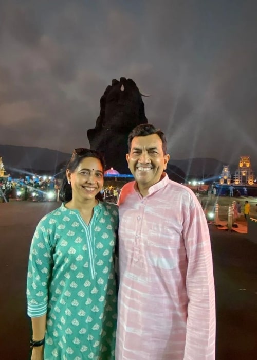Sanjeev Kapoor and Alyona Kapoor, as seen in March 2022