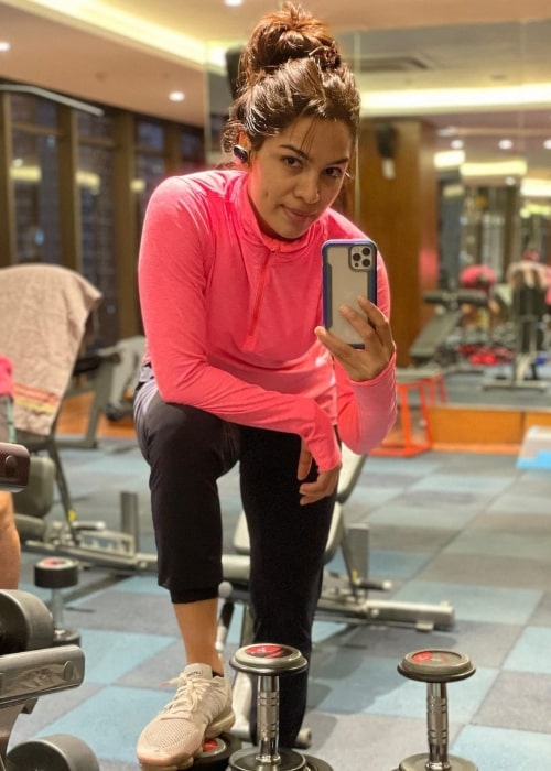 Shikha Singh as seen in a selfie that was taken in the gym in March 2022