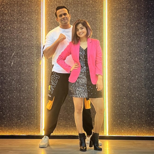 Suhani Shah as seen in a picture that was taken with TV host Siddharth Kannan in March 2022