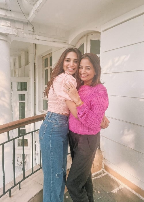 Jiya Shankar (Left) in a picture with her mother in May 2022