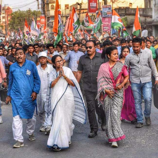 Mahua Moitra marching with Mamata Banerjee in 2019