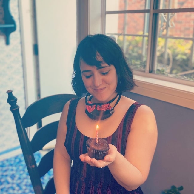 Mara Wilson posing with a cupcake in July 2020
