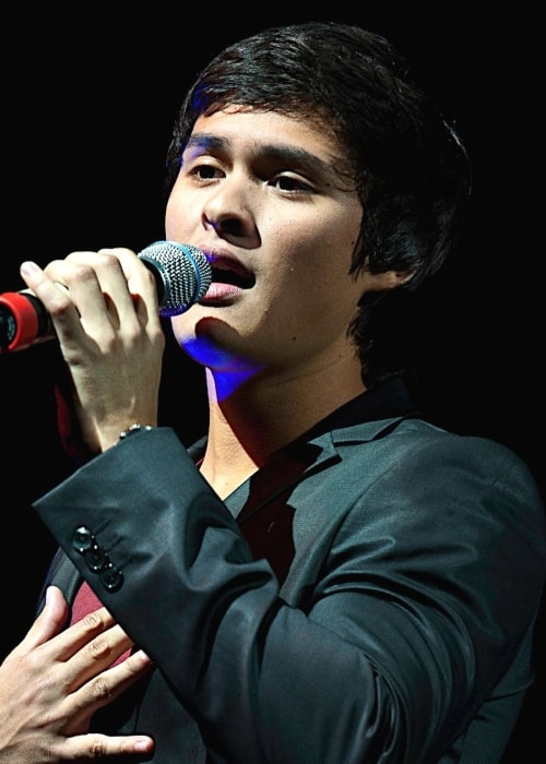 Matteo Guidicelli performing at the KC Concepcion US Concert in November 12, 2010