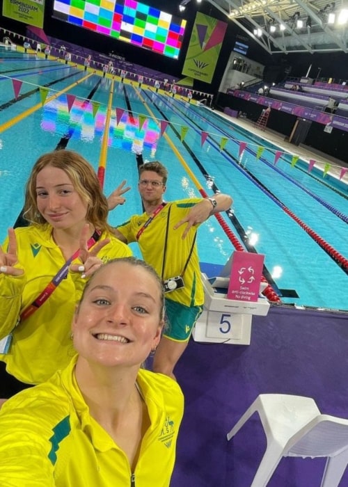 Mollie O'Callaghan as seen in a selfie with Chelsea Hodges and Sam Williamson at the 2022 Commonwealth Games Australia