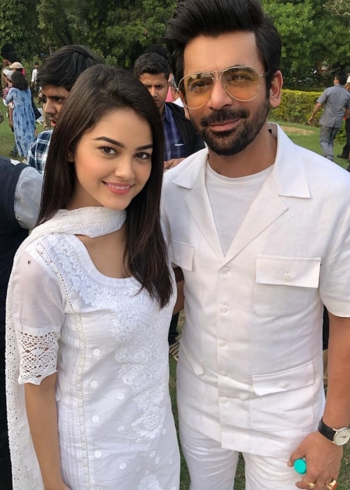 Priyal Mahajan as seen in a picture with actor and stand-up comedian Sunil Grover in January 2021, at Pataudi House