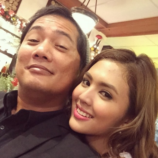 Smokey Manaloto as seen in a selfie that was taken with actress Sofia Andres in November 2014
