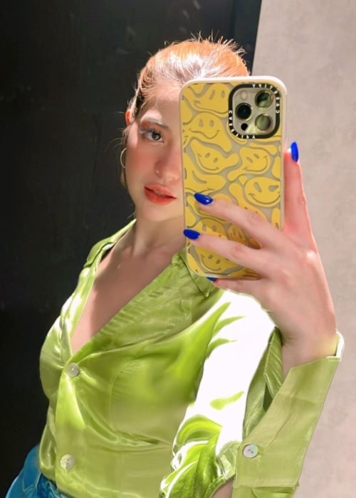 Sue Ramirez as seen while clicking a mirror selfie in August 2022