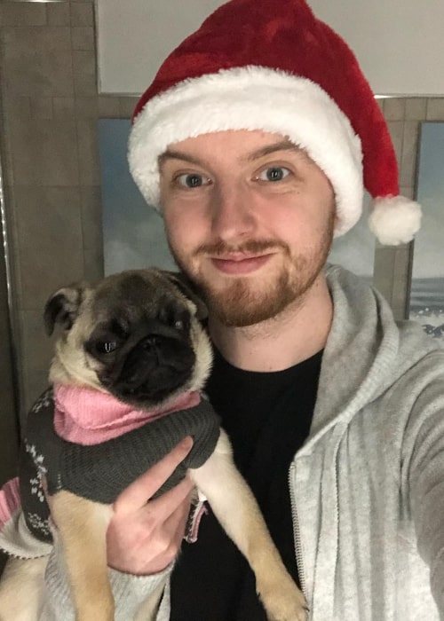 ThnxCya as seen in a selfie with his pug Eevee in December 2018