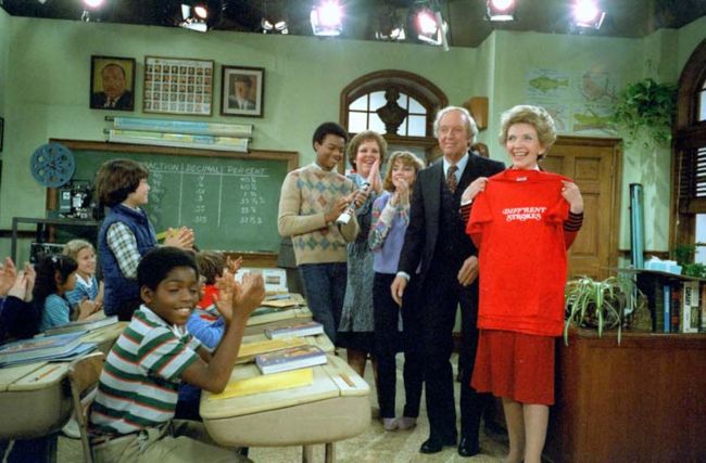 Todd Bridges seen with the cast of Diff'rent Strokes and Nancy Reagan in 1983