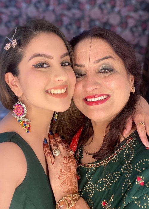 Tunisha Sharma as seen in a selfie that was taken with her mother November 2021