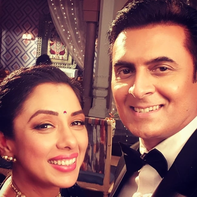 Vinay Jain as seen in a selfie with actress Rupali Ganguly in March 2022, in Film City