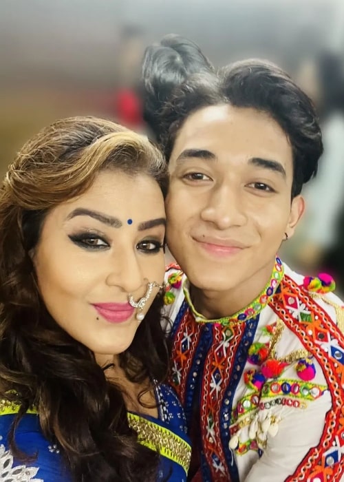 Akash Thapa as seen in a selfie with television personality Shilpa Shinde in September 2022