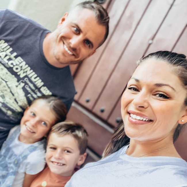 DeAnna Pappas as seen smiling with her husband and kids in 2022
