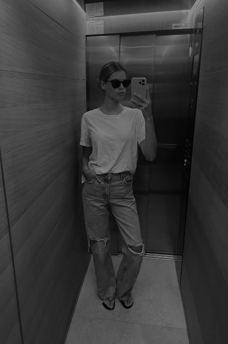 Kim Riekenberg in a black-and-white mirror selfie in Palma De Mallorca, Spain in July 2022