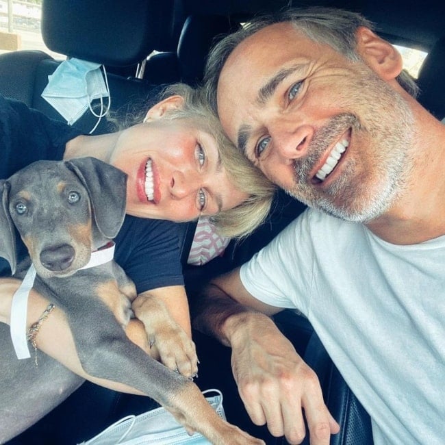 Ludmila Dayer as seen in a selfie with her husband and a doberman puppy in August 2020