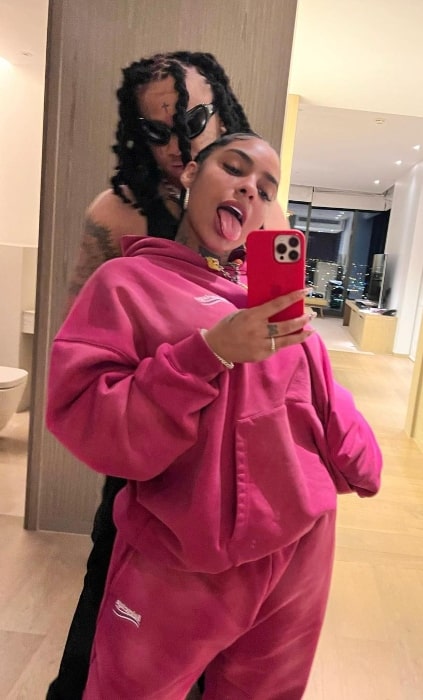 Skye Morales in a mirror selfie with Trippie Redd in September 2022