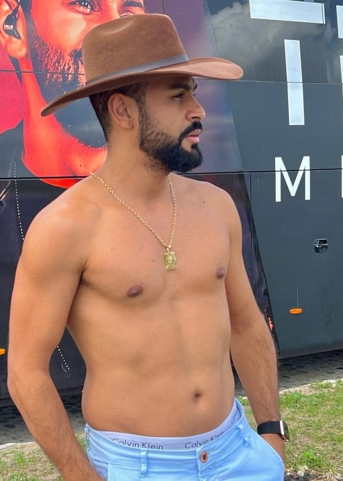 Thullio Milionário as seen in a shirtless picture that was taken in September 2022