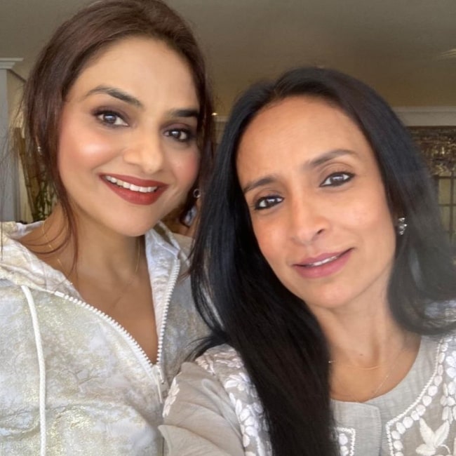 Madhoo Shah as seen in a selfie with actress, model, and anchor Suchitra Pillai in August 2022