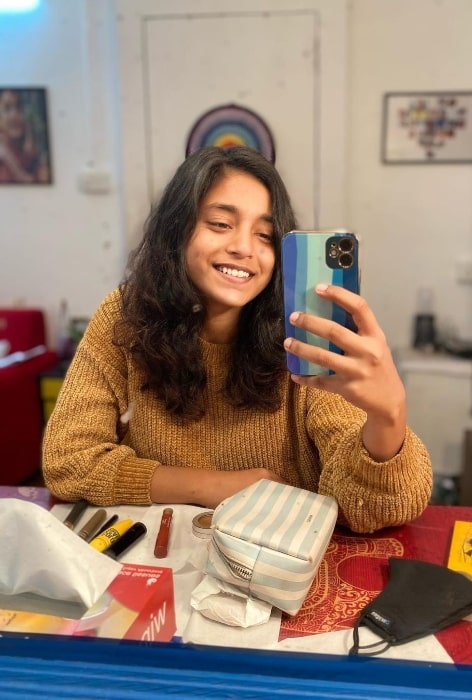 Sumbul Touqeer Khan as seen while taking a mirror selfie in February 2022