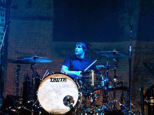 Zac Farro seen performing with Paramore in 2009