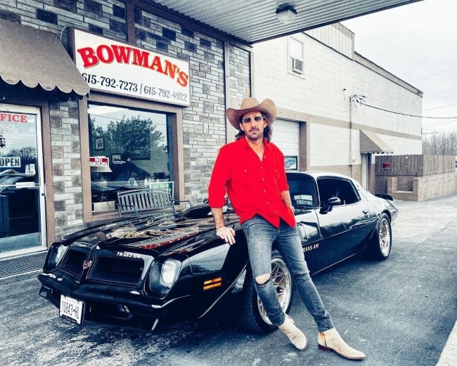 Jake Owen as seen while posing for the camera in Ashland City, Tennessee in April 2022