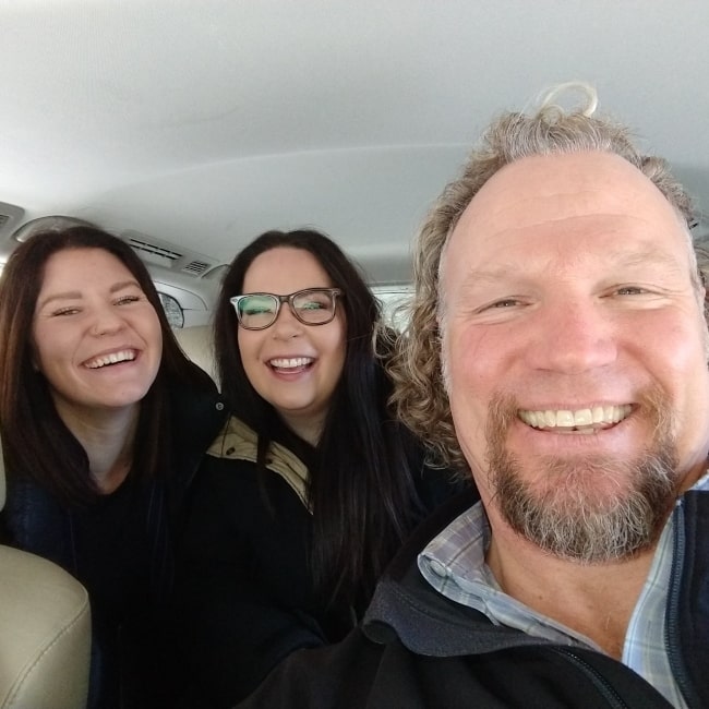 Kody Brown as seen in a selfie with Mariah Lian and Audrey Kriss in a selfie that was taken in February 2019