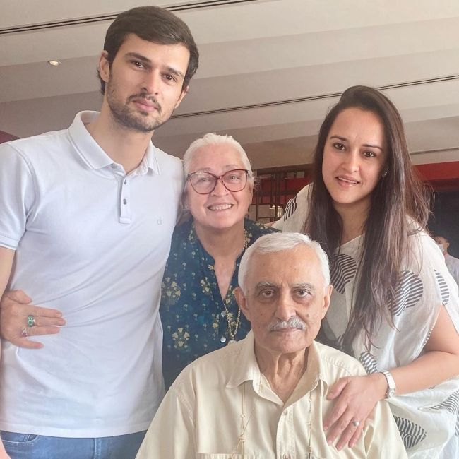 Nafisa Ali as seen with her husband and kids in May 2022
