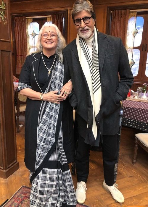 Nafisa Ali seen posing with Amitabh Bachchan in 2022