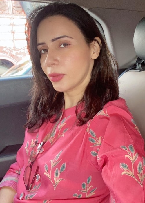 Rozlyn Khan as seen while taking a car selfie in August 2021