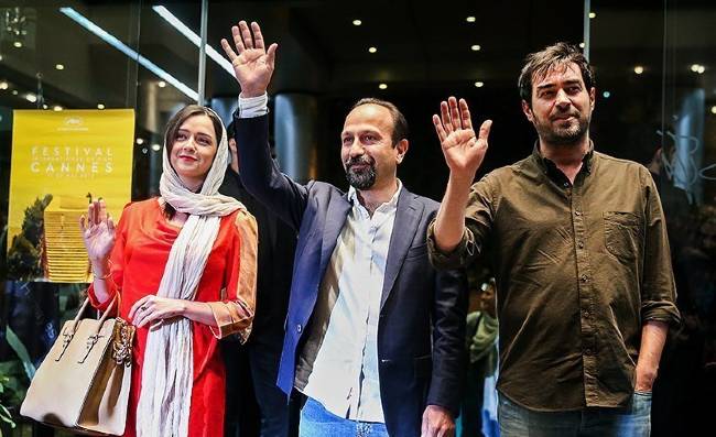Taraneh seen with Asghar Farhadi and Shahab Hosseini at The Salesman's press conference in 2016