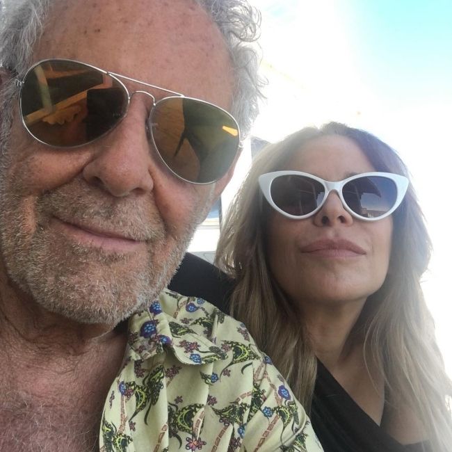 Alan Hamel seen taking a selfie with his daughter Leslie in 2018
