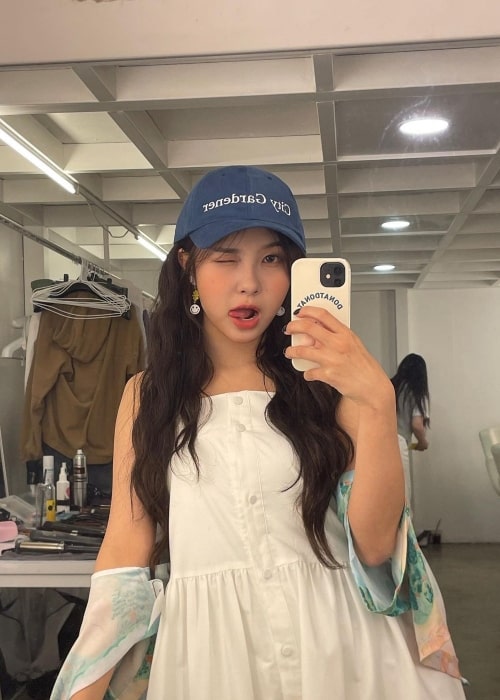 Dayeon as seen while taking a mirror selfie