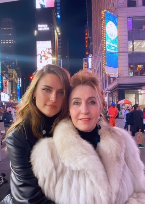 Fernanda Liz with her mother Helenice Lizidati Tavares Soares in a picture that was taken in March 2022, in New York City