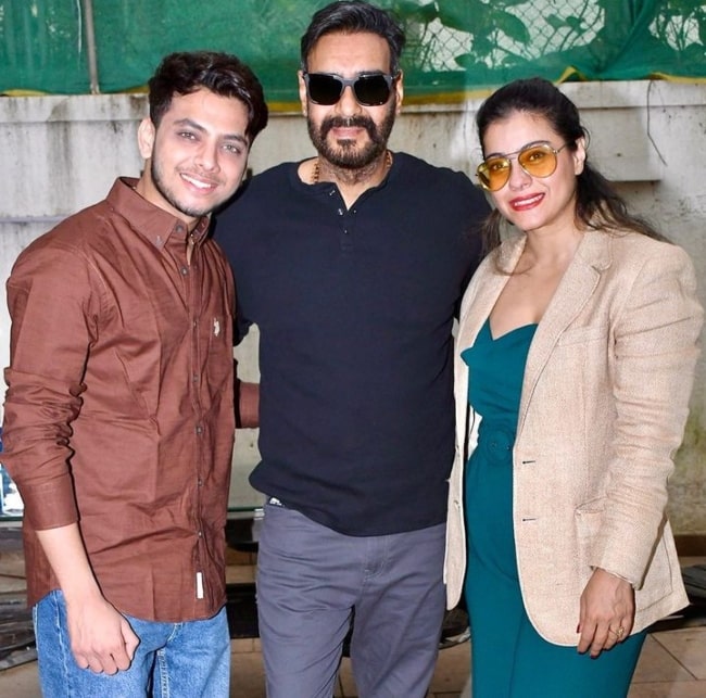 From Left to Right - Vishal Jethwa, Ajay Devgn, and Kajol posing for the camera in December 2022