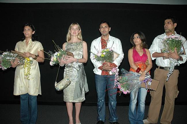 (From left to right) Kruti Majumdar, Emily Hamilton, Parvin Dabas, Shweta Keswani, and Murali Sharma seen in 2006