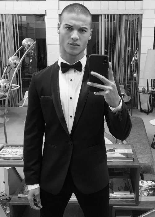 Jan Luis Castellanos as seen in a black-and-white mirror selfie in February 2019