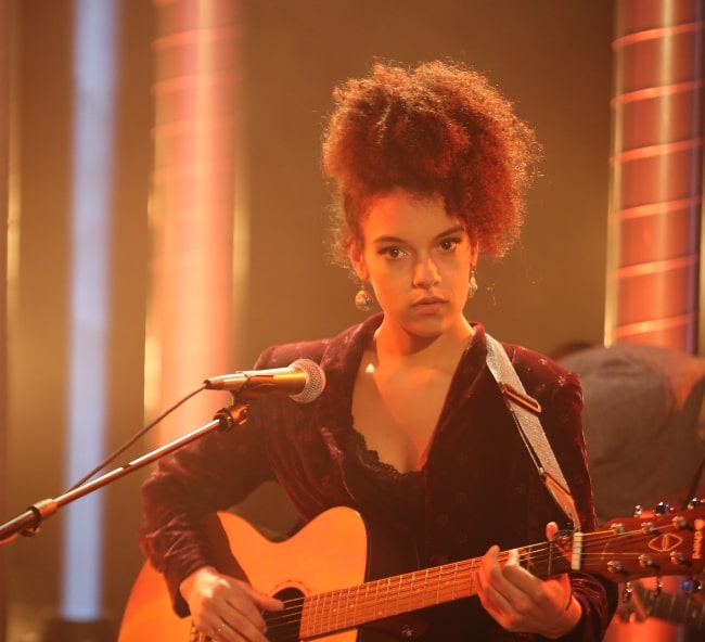 Kizzy Crawford as seen while performing on Ochr 1's Antena programme in 2016