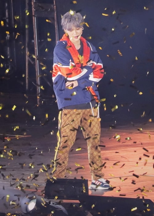 Lu Han pictured while performing at Hangzhou in 2018